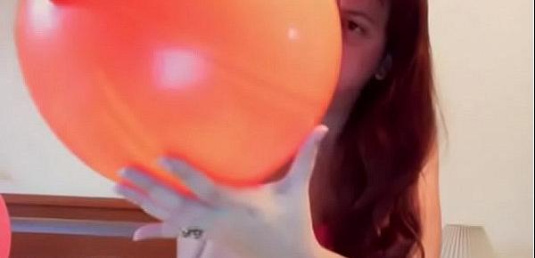 Scopiamo con questi palloncini colorati e sarà un video dai forti caratteri fetish